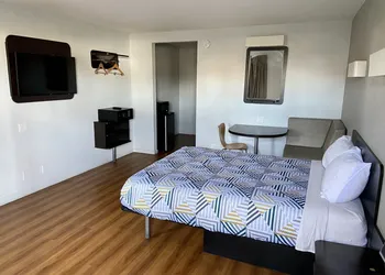 Motel 6 Delano, CA hotel thumbnail 7