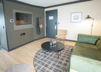 Brookstreet hotel thumbnail 3