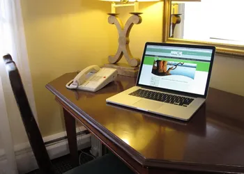Arbutus Inn hotel thumbnail 4