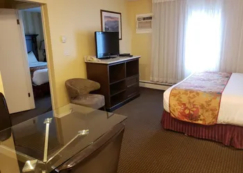 Arbutus Inn hotel thumbnail 8