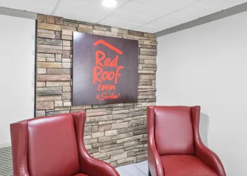 Red Roof Inn & Suites Fayetteville - Fort Bragg hotel thumbnail 3
