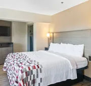 Red Roof Inn & Suites Fayetteville - Fort Bragg hotel detail image 7