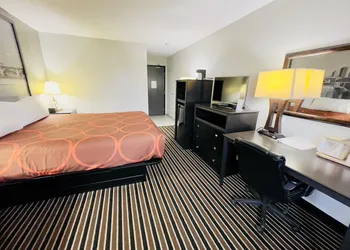 Super 8 by Wyndham Shakopee hotel thumbnail 6