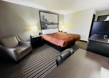 Super 8 by Wyndham Shakopee hotel thumbnail 8