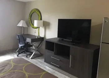 Super 8 by Wyndham Pascagoula hotel thumbnail 8