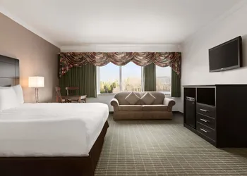 Travelodge by Wyndham Baie-Comeau hotel thumbnail 7