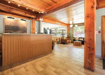 Bayshore Inn & Spa hotel thumbnail 3