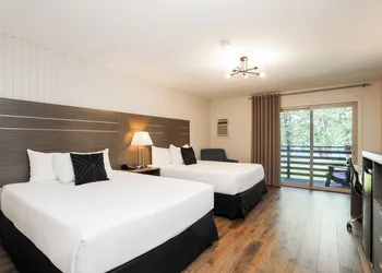 Bayshore Inn & Spa hotel thumbnail 6