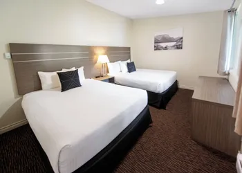 Bayshore Inn & Spa hotel thumbnail 8