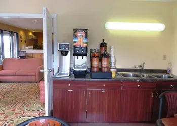 Days Inn by Wyndham Plainfield hotel thumbnail 3