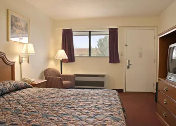Days Inn by Wyndham Plainfield hotel thumbnail 4