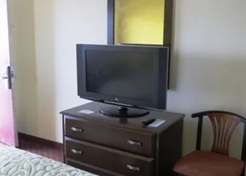 Days Inn by Wyndham Plainfield hotel thumbnail 6