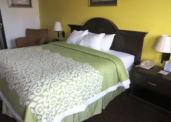 Days Inn by Wyndham Plainfield hotel thumbnail 8