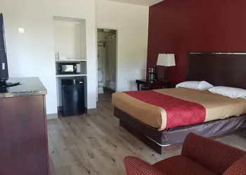 Econo Lodge Inn & Suites Lake Harmony - Pocono Mountains Area hotel thumbnail 4