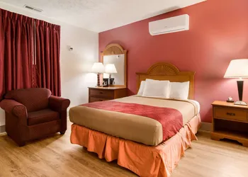 Econo Lodge Inn & Suites Lake Harmony - Pocono Mountains Area hotel thumbnail 6