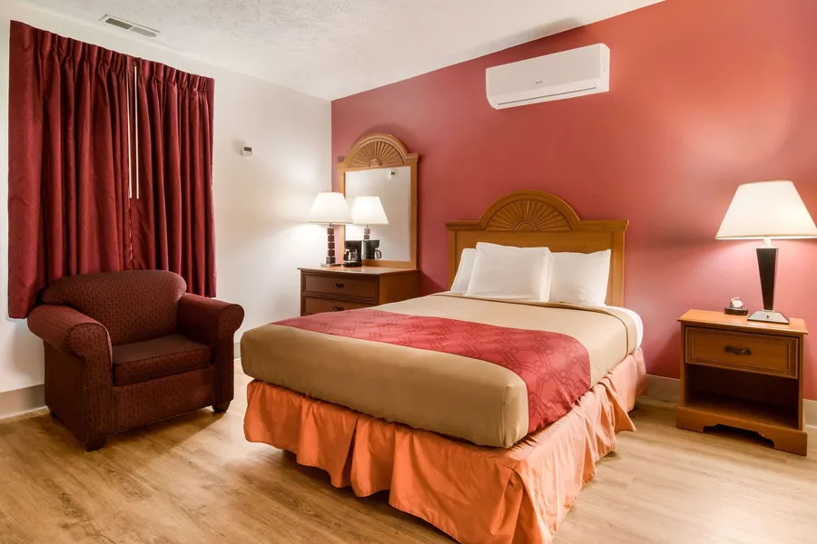 Econo Lodge Inn & Suites Lake Harmony - Pocono Mountains Area hotel detail image 6