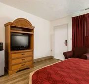 Econo Lodge Inn & Suites Lake Harmony - Pocono Mountains Area hotel detail image 7