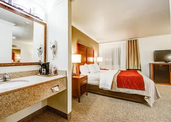 Comfort Inn Fontana hotel thumbnail 8