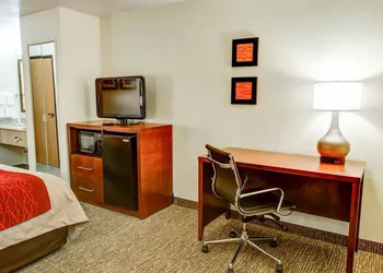 Comfort Inn Fontana hotel thumbnail 7