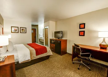 Comfort Inn Fontana hotel thumbnail 8