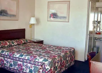 Economy Inn Monterey hotel thumbnail 4