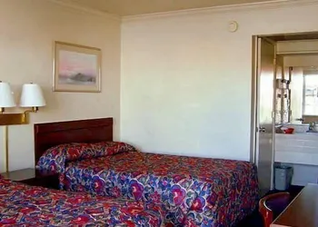 Economy Inn Monterey hotel thumbnail 5