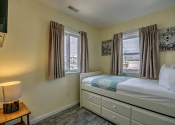 Daytona Inn And Suites hotel thumbnail 3