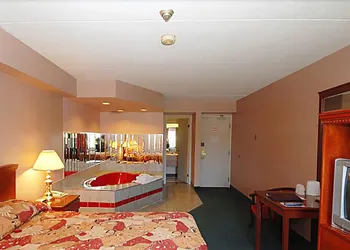 Niagara Lodge & Suites hotel thumbnail 5