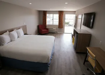 Days Inn by Wyndham Hemet hotel thumbnail 2