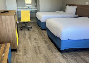 Days Inn by Wyndham Hemet hotel thumbnail 4