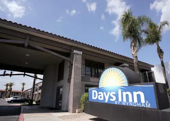 Days Inn by Wyndham Hemet hotel thumbnail 6