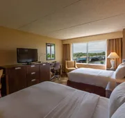 DoubleTree by Hilton Bay City - Riverfront hotel detail image 5