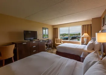 DoubleTree by Hilton Bay City - Riverfront hotel thumbnail 5