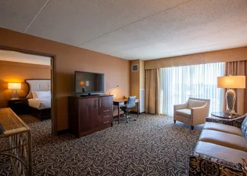 DoubleTree by Hilton Bay City - Riverfront hotel thumbnail 8