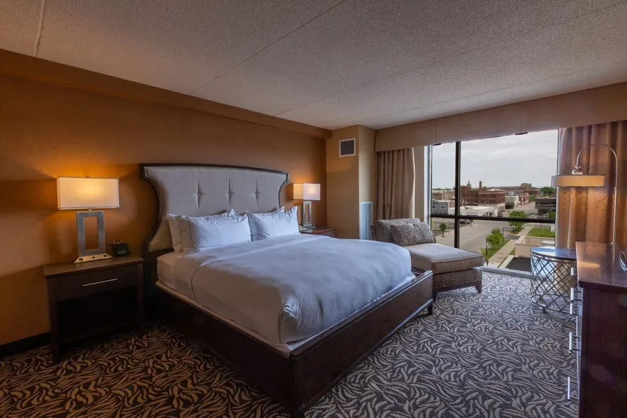 DoubleTree by Hilton Bay City - Riverfront hotel detail image 6