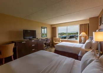 DoubleTree by Hilton Bay City - Riverfront hotel thumbnail 5