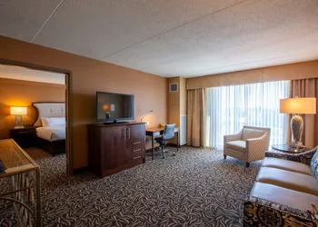 DoubleTree by Hilton Bay City - Riverfront hotel thumbnail 8