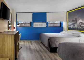Super 8 by Wyndham Chicago IL hotel thumbnail 6