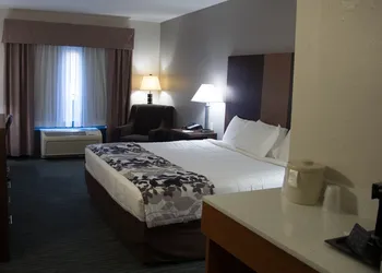 Crossroads Inn And Suites hotel thumbnail 2