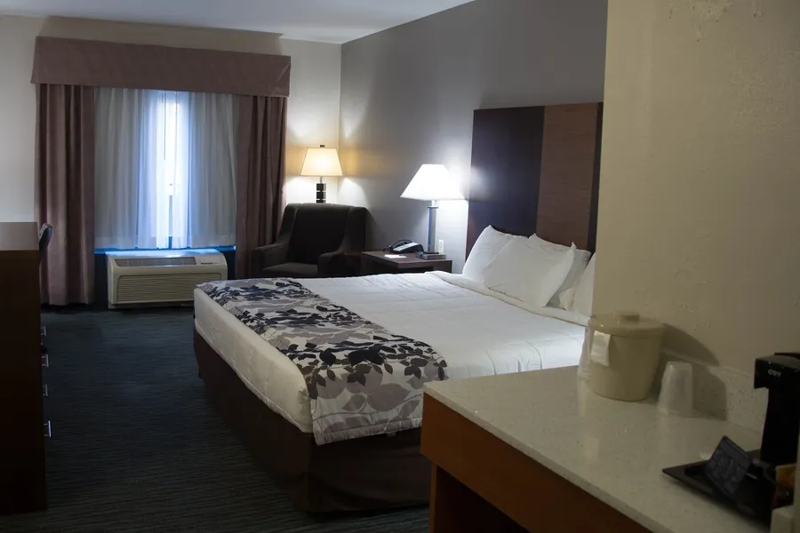 Crossroads Inn And Suites hotel detail image 2