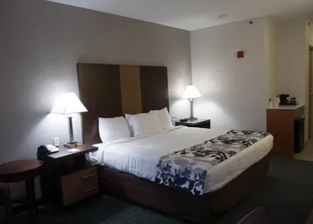 Crossroads Inn And Suites hotel thumbnail 3