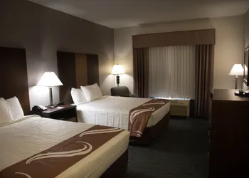 Crossroads Inn And Suites hotel thumbnail 4