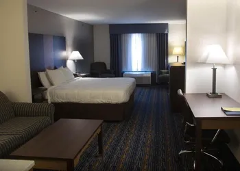 Crossroads Inn And Suites hotel thumbnail 5