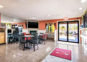 Econo Lodge Atlanta Airport East hotel thumbnail 2