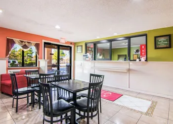 Econo Lodge Atlanta Airport East hotel thumbnail 4