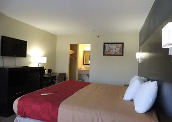 Econo Lodge Freeport - Brunswick Area hotel thumbnail 8
