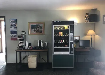 Snowshoe Motel hotel thumbnail 3