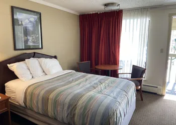Snowshoe Motel hotel thumbnail 8