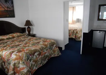 Los Angeles Adventurer All Suite Hotel at LAX hotel thumbnail 2