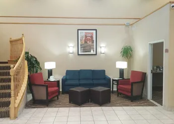 Comfort Suites Airport hotel thumbnail 4